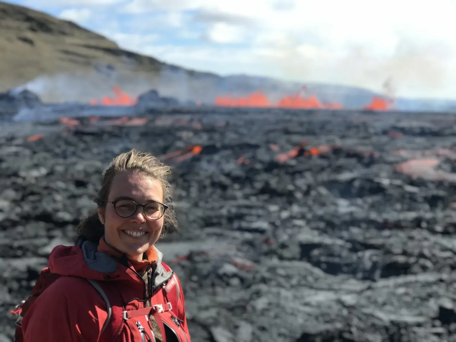 Vísindamaður ÍSOR við eldgos á Íslandi